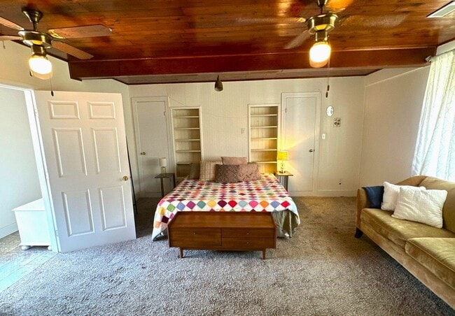 Building Photo - Beautiful 4 Bedroom Home Available