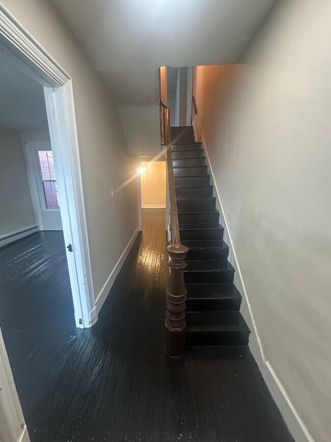 Building Photo - 409 Walnut St