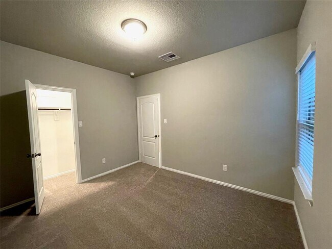 Building Photo - 31326 Spotted Saddle Hollow