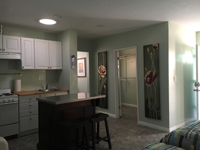 Building Photo - 632 Maria Ave