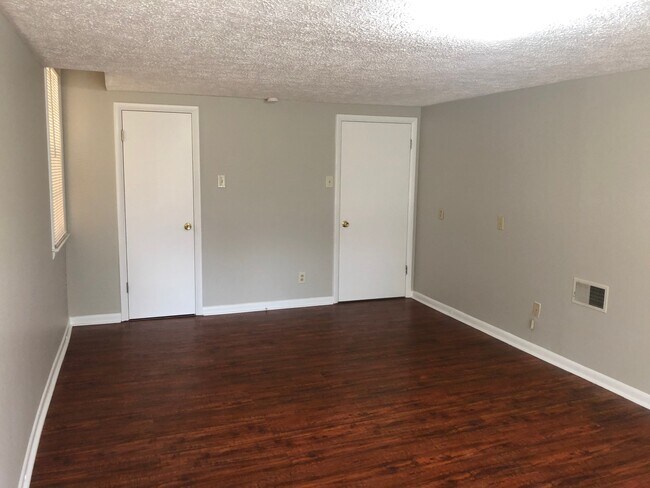 Building Photo - 258 Compton Rd