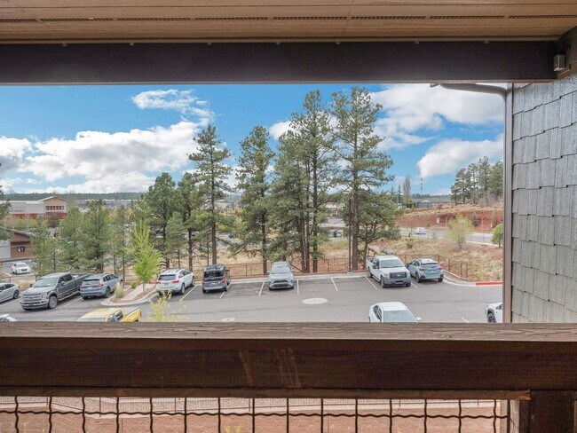 Building Photo - Charming 3BR Condo in Flagstaff