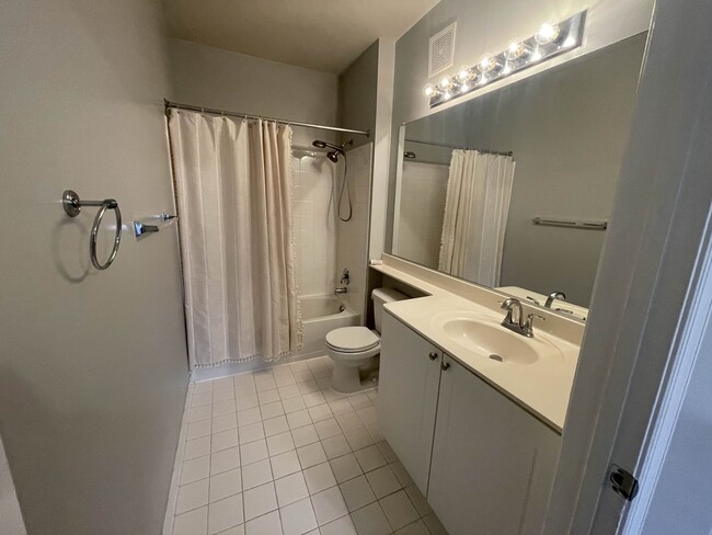 Master bedroom bathroom - 9480 Virginia Center Blvd