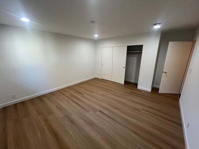 Building Photo - 1265-1267 W. Washington Avenue