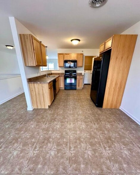 Building Photo - 2000 Curry Rd