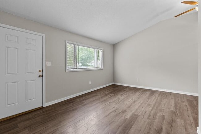 Building Photo - 1415 Plaza Pl