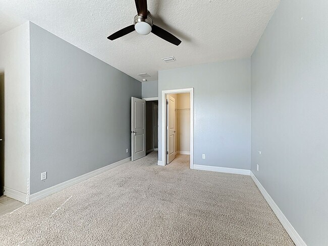 Building Photo - Executive Home with 5 bedrooms / four 1/2 ...