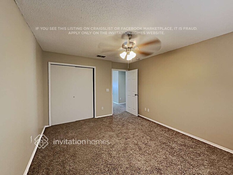 Building Photo - 1710 Mandavilla Dr