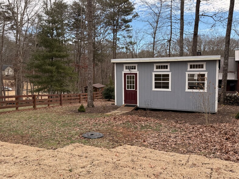 Building Photo - 445 Farmer Cir