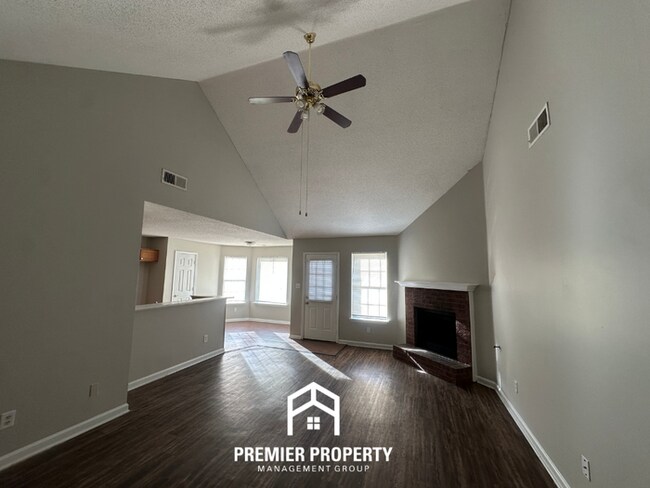 Building Photo - 7041 Ireland Dr