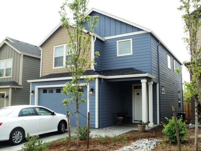 7421 NE 58th Way - Lot 3 - Walnut Village Townhomes