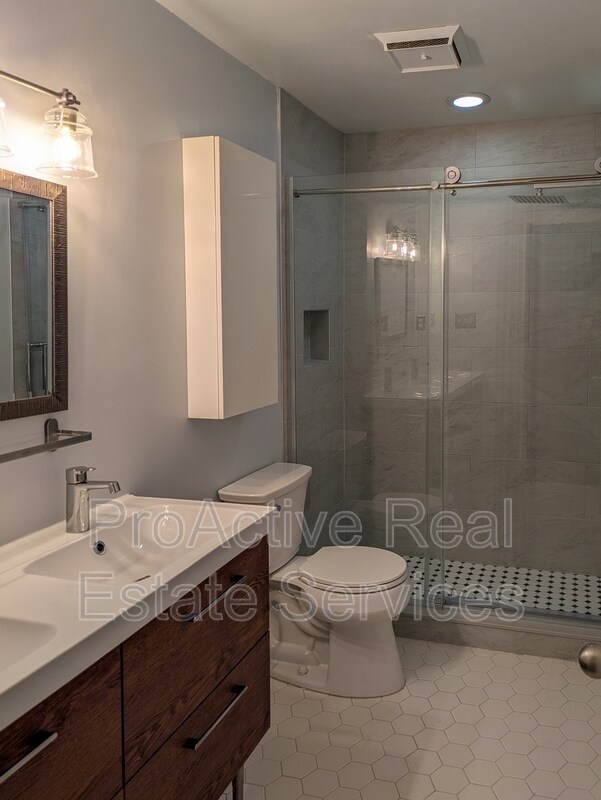 Building Photo - 1014 Colonial Ave