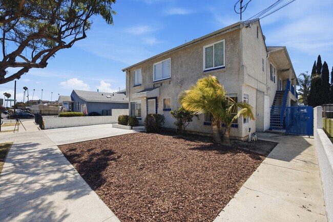 Building Photo - 1040 Gardena