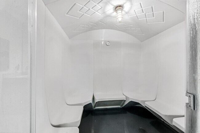 Building Photo - 5925 Almeda Rd