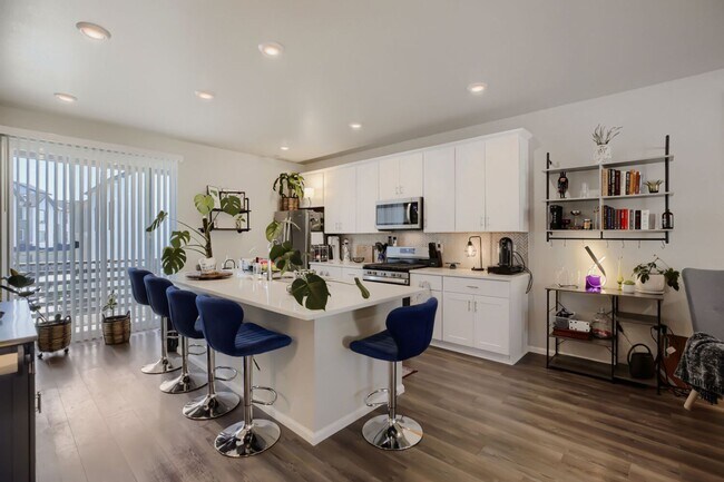 Building Photo - Spacious 3-Bedroom Home with Modern Finishes in North Broomfield