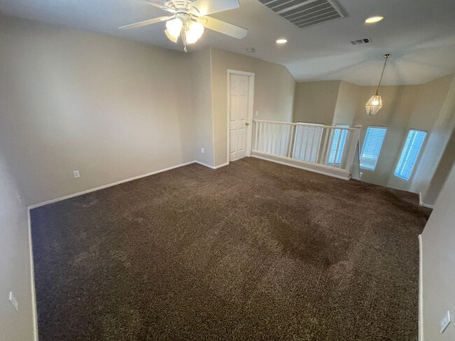 Building Photo - 3 Bedroom 2 1/2 Bathroom w/Den & Loft