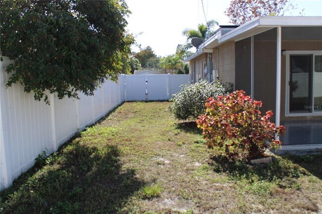 Building Photo - 8593 Lantana Dr