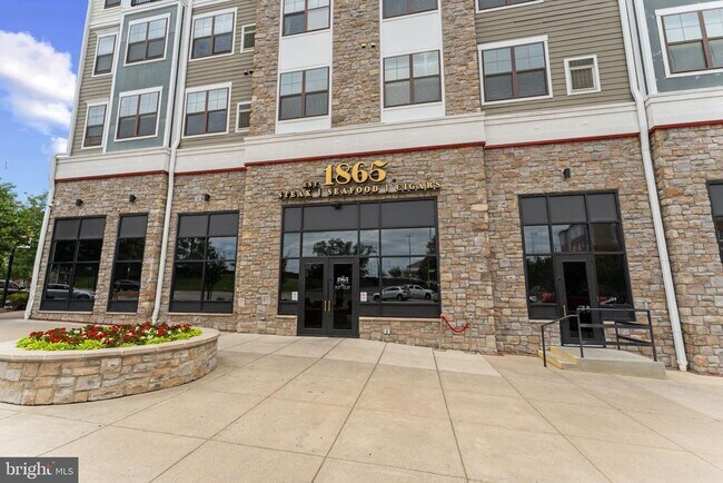 Building Photo - 2339 3rd St NE