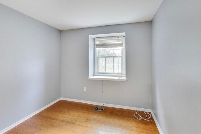 Building Photo - 5769 Yellowrose Ct