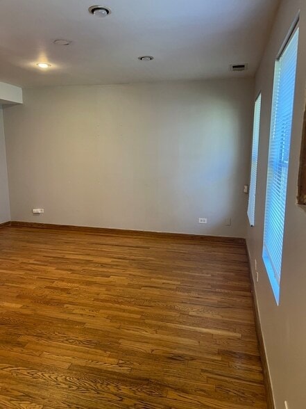 Building Photo - 1535 N Leavitt St