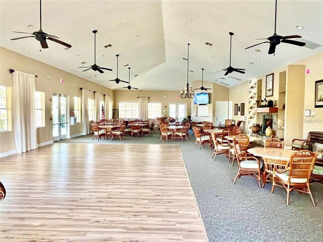 Building Photo - 2121 Heron Lake Dr