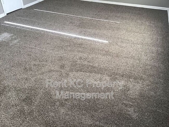 Building Photo - 208 W Meadow St