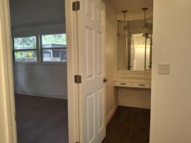 Building Photo - 103 Catalina Cir