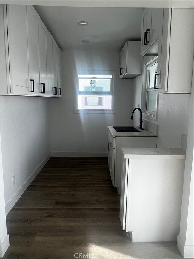 Building Photo - 1123 W 43rd St