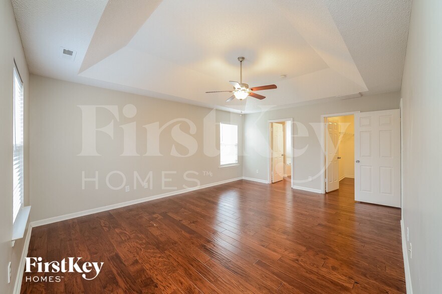 Building Photo - 6052 Glen Way Dr
