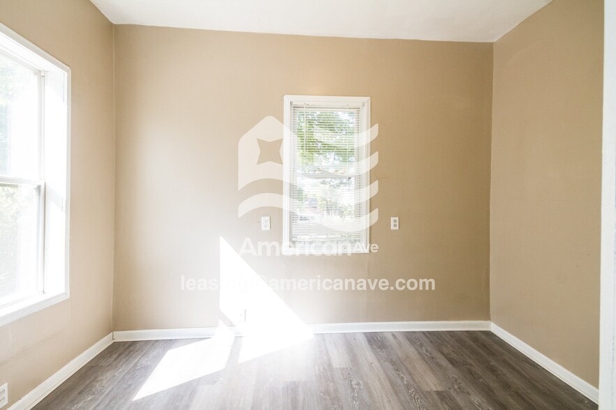 Building Photo - 836 28th St