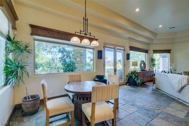 Building Photo - 549 Regents Gate Dr