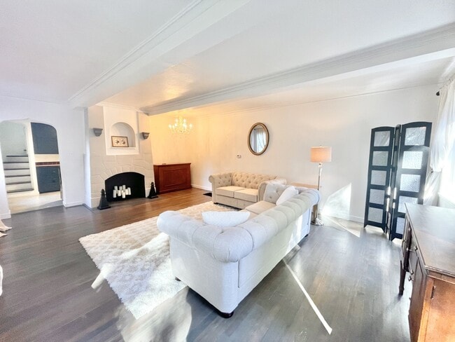 Building Photo - 7223 61st Ave SE