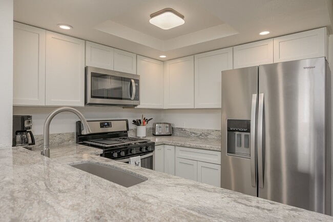 Building Photo - NEWLY REMODELED  FURNISHED BOTTOM FLOOR CONDO