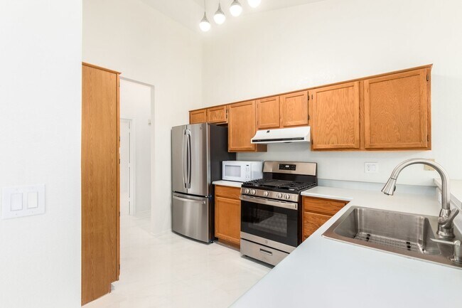 Building Photo - 1225 E Artesian Way