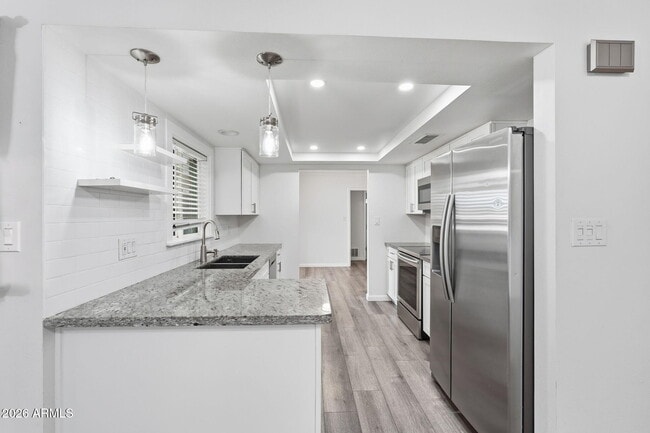 Building Photo - 2546 E Geneva Dr