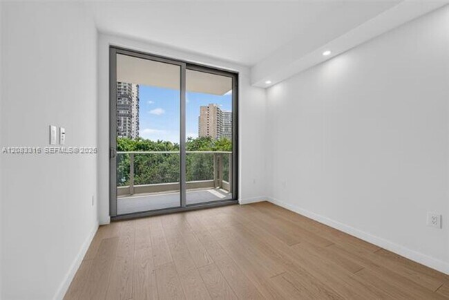 Building Photo - 2200 Brickell Ave