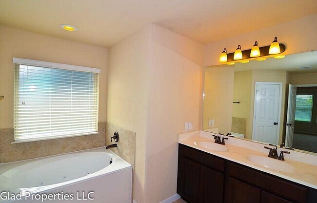 Building Photo - 16911 Ranger Ridge Dr