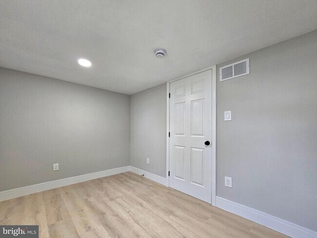 Building Photo - 2115 N Harrison St