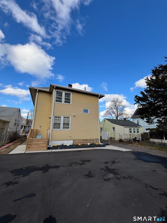 Building Photo - 143 Brown St