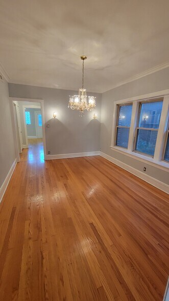 Building Photo - 5807 N Artesian Ave