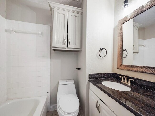 Building Photo - 6402 Del Monte Dr