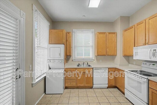 Building Photo - 546 E Huntingdon St