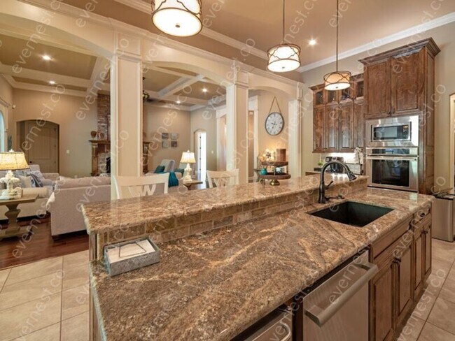 Building Photo - 6587 Westminster