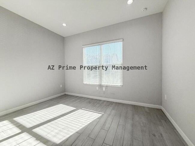 Building Photo - 5138 E Anderson Dr