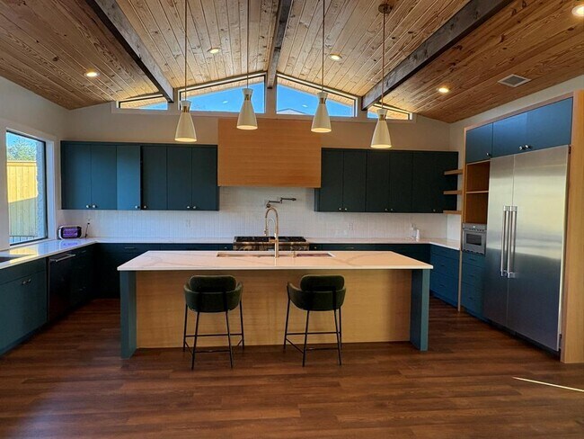 Building Photo - 143 Emmanuelle Ct