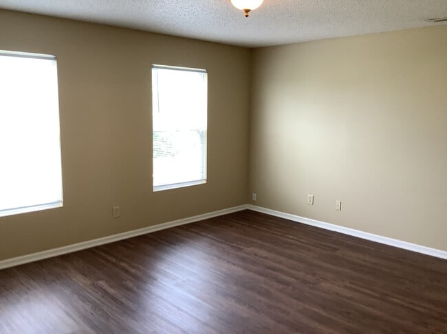 Building Photo - 10176 Cumberland Pointe Blvd