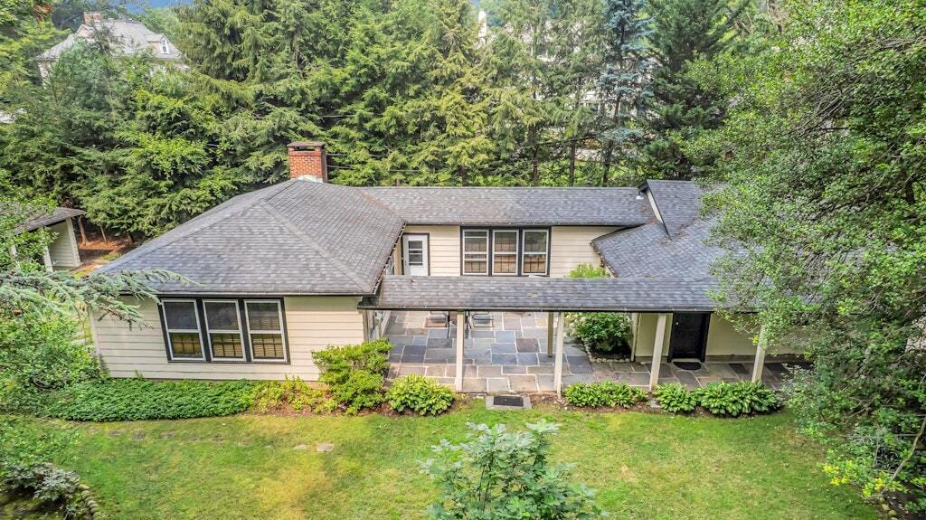 Cottage - 82 Winsor Pl