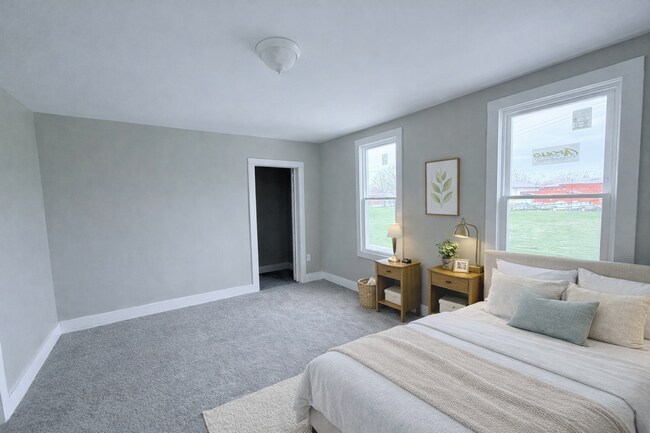 Building Photo - Freshly Renovated Cleveland Duplex Unit with Utilities Included