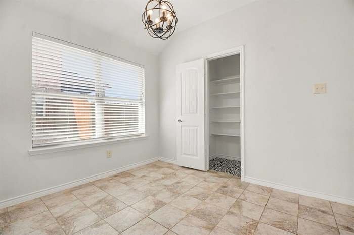 Building Photo - 908 Lincoln Dr