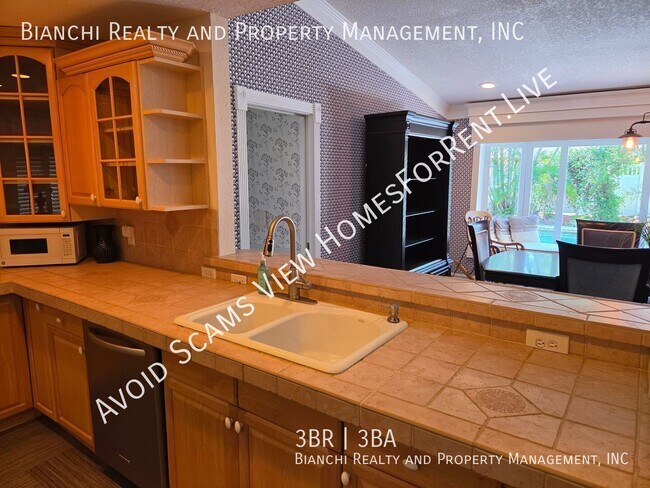 Building Photo - 1132 Ridge Dr